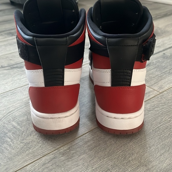 Air Jordan 1 Retro Nova XX Bred White - Picture 5 of 8